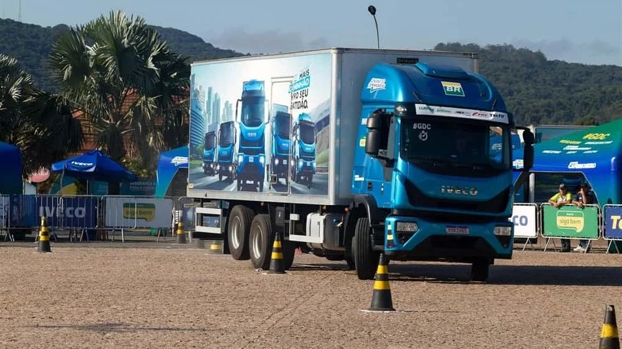 Governo Federal anuncia que vai pagar R$ 2 mil para caminhoneiros em 9 de agosto
