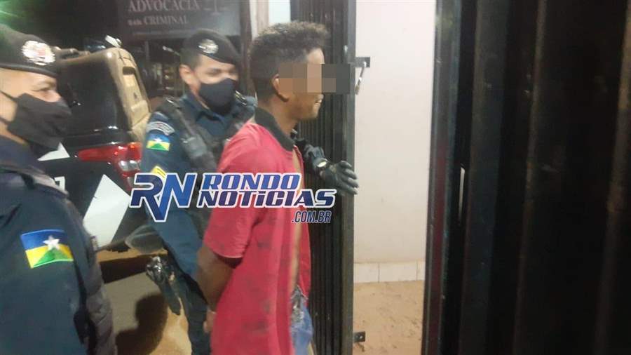 Jovem é preso após realizar assalto e ameaçar vítima com faca na capital