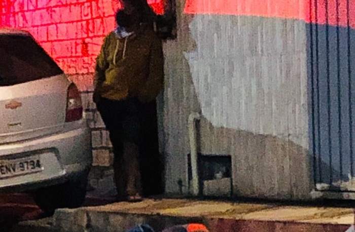 Tarado que se masturbava em parada de ônibus é espancado até a morte