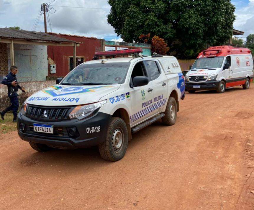 Homem é atacado por desconhecido com objeto pontiagudo durante briga 