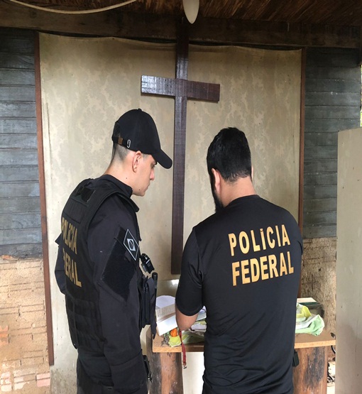 Líder religioso é preso pela PF com imagens de estupro de crianças em celular 