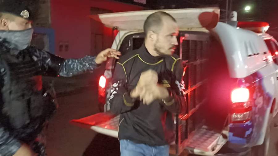 Motoboy que fazia entrega de drogas é preso por tráfico após denúncia 