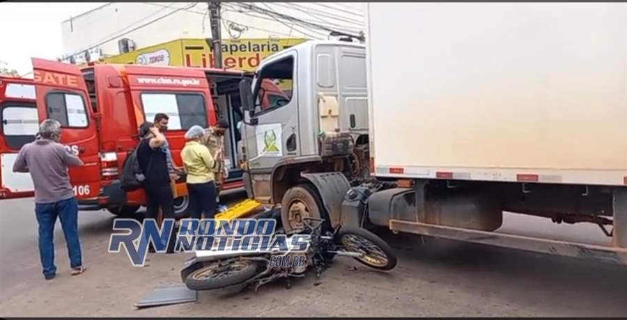 Caminhão avança preferencial e atropela motociclista na capital