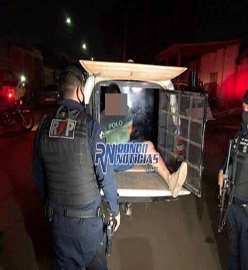 Polícia troca tiros com assaltantes, um criminoso acaba morto e outro preso