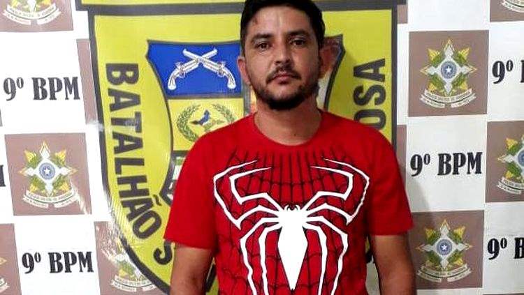 Motorista de aplicativo é preso após participar de assalto à residência de PM