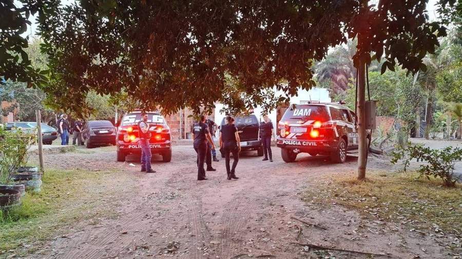 Avó de 77 anos, filhos e netos são presos pela polícia por estupro de primas e sobrinhas