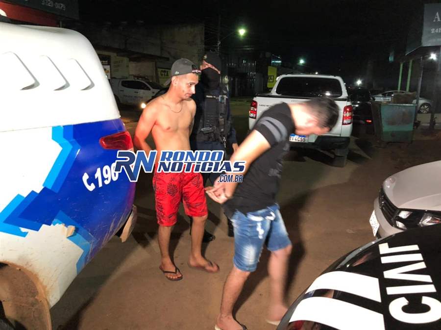 Foragido e amigo são presos em carro com restrição de roubo 
