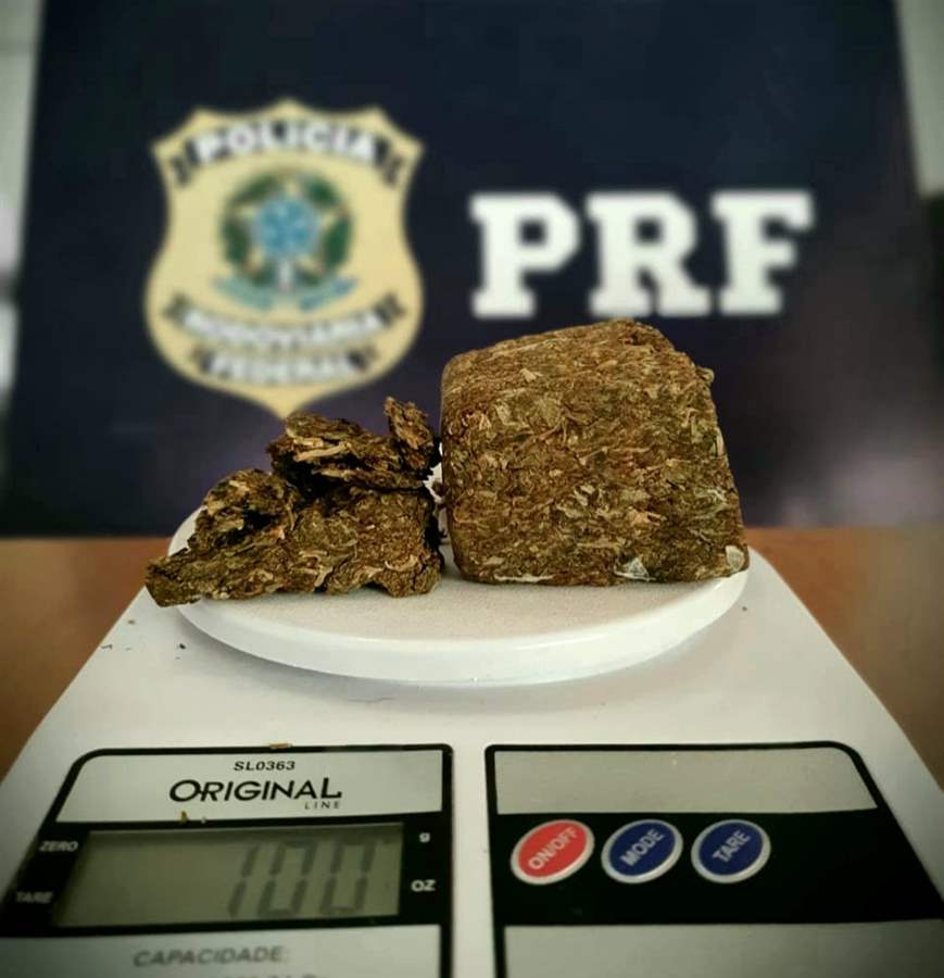 Polícia Rodoviária Federal apreende maconha e cocaína  durante fiscalização 