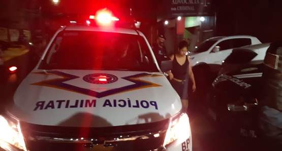 Polícia prende mulher por tráfico de drogas, após morte no marido na zona leste  