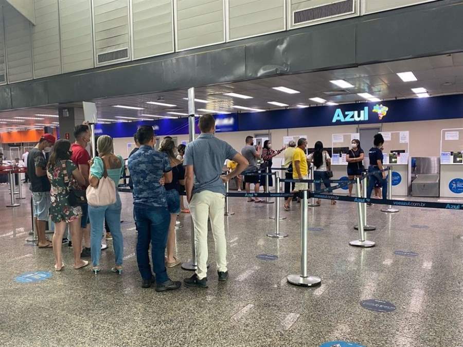 Aumento de casos de Covid-19 e Influenza fazem vôos serem cancelados