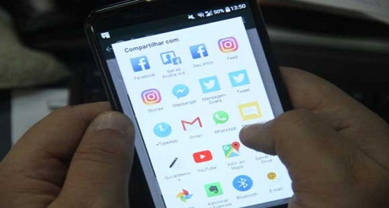 Mulher é agredida após pegar celular do marido para ver mensagens