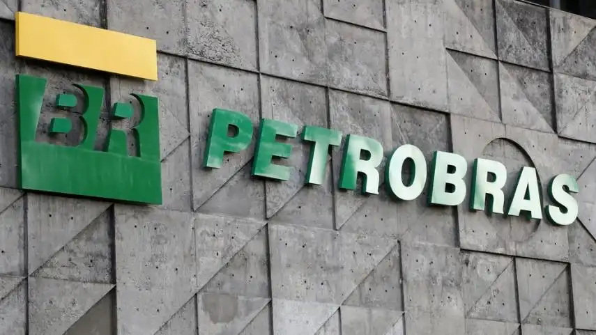 Petrobras decide antecipar R$ 43,7 bi em dividendos a acionistas; governo Lula critica