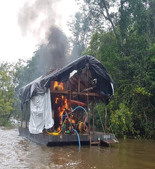 PF intensifica  destruição de equipamentos de extração ilegal de ouro em RO