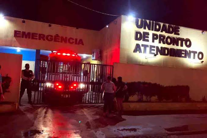 Homem é vítima de bala perdida em bar na frente do condomínio Porto Madero