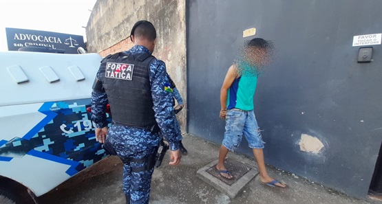 Adolescente é flagrado com drogas em Porto Velho e admite comércio aos policiais 