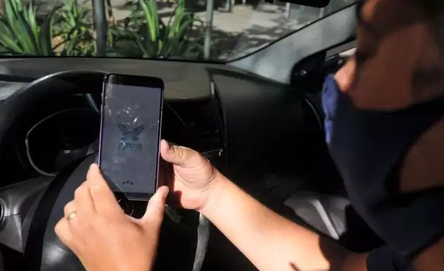 Motorista de aplicativo é rendido e tem  dinheiro e celular  roubados 