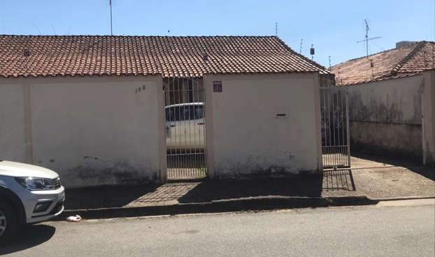 Marido encontra esposa psicóloga morta dentro do porta-malas na garagem de casa