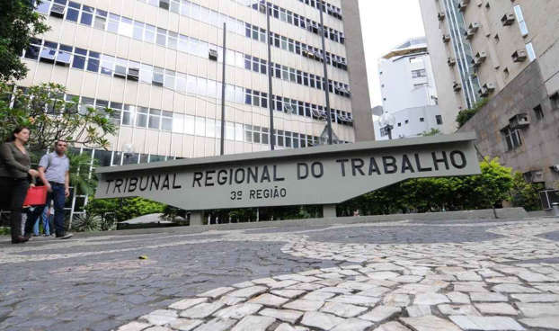 Trabalhadora é demitida após publicar fotos nas redes sociais viajando durante licença médica