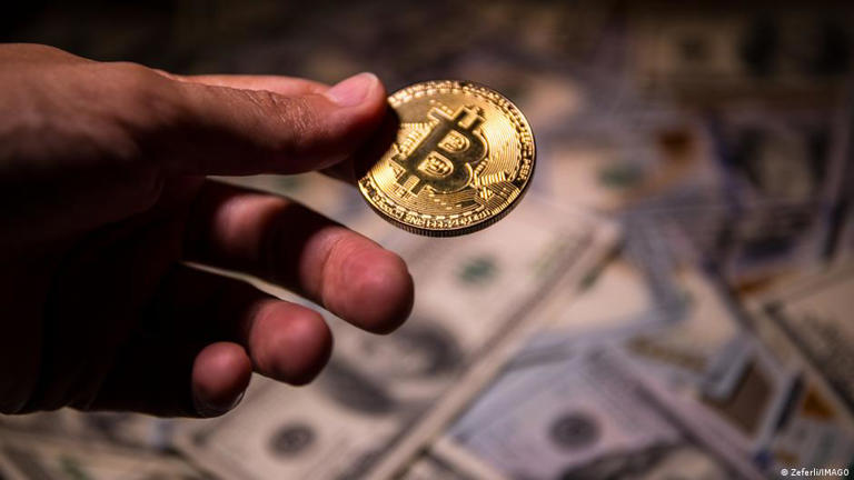 "Criptomoedas são esquema de pirâmide, não servem para nada", diz professor da Unicamp