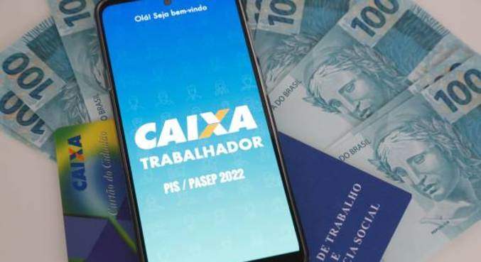 
Começa hoje (8) o pagamento do abono de até R$ 1.212 do PIS/Pasep