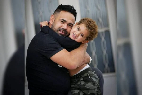 “Pensar no meu filho me deu forças”, diz pai, curado da Covid, após receber alta do hospital