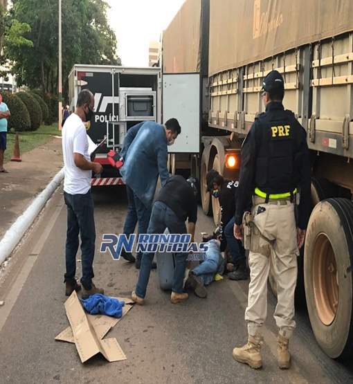 Motociclista colide com carro e acaba esmagado por carreta em Porto Velho
