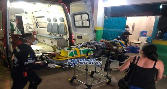 Motorista faz conversão em local probido e deixa motociclista com as pernas quebradas