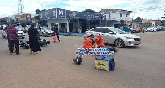 Motociclista tem braço fraturado após colidir com carro no bairro Embratel