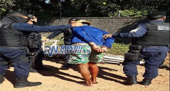 Foragido do Acre tenta roubar carro, troca tiros com a polícia e sai  baleado
