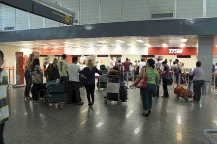 Mulher de 54 anos cai em golpe na compra de passagem aérea em Porto Velho 