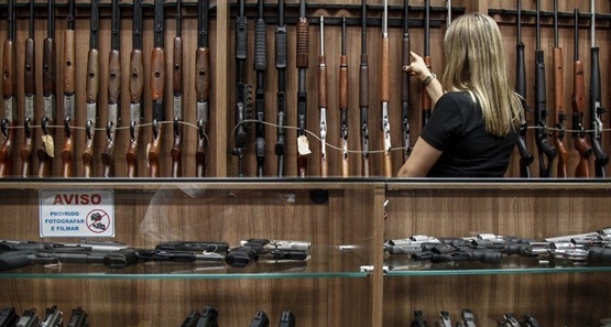 Número de novos registros de armas para  caçadores, atiradores e colecionadores sobe 333% 