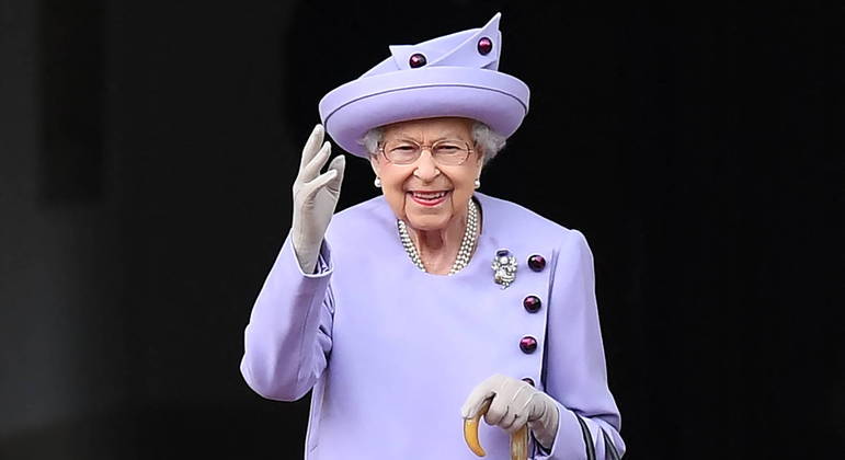 Rainha Elizabeth 2ª morre, aos 96 anos, após sete décadas no trono do Reino Unido
