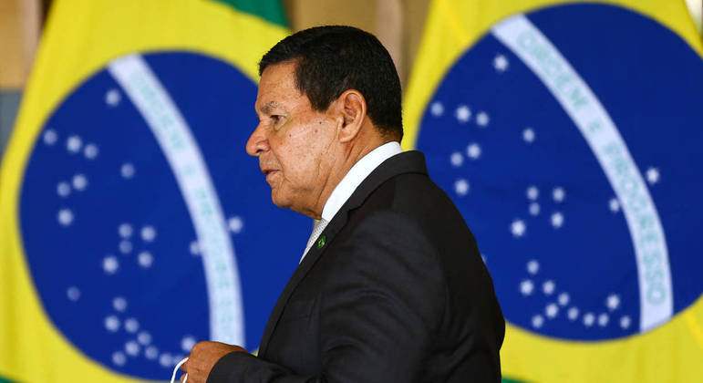 'Se presidente precisar', Hamilton Mourão diz desistir de disputar outros cargos neste ano