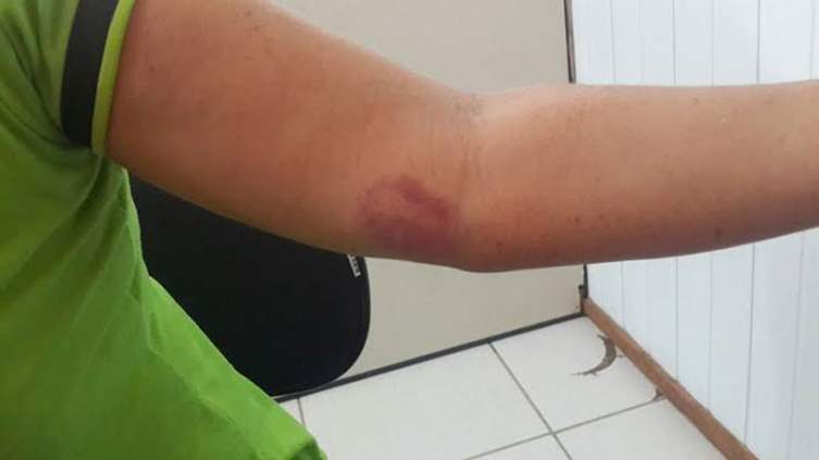 Policial agride e ameaça atirar na esposa que chegou de madrugada