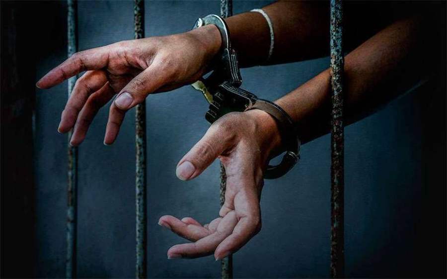 Rapaz de 26 anos que diz fazer parte de facção criminosa tenta fugir 
