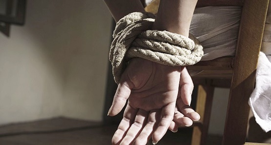 Empresário vive terror nas mãos de ladrões que fogem levando caminhonete