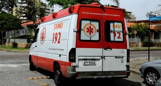 Criança que teve mão amputada após bomba estourar é transferida de Hospital