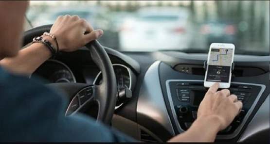 Criminosos em carro de aplicativo  roubam ouro, celular e dinheiro na capital 