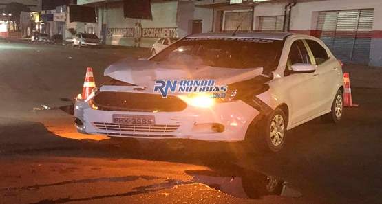 Colisão entre  carro de aplicativo e automóvel deixa mulher ferida