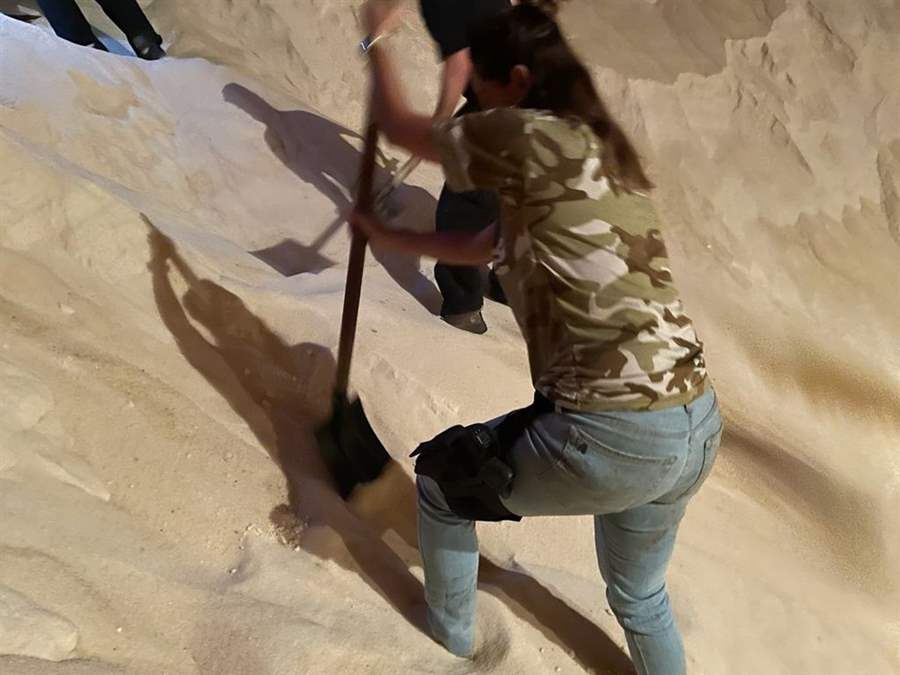 Polícia Federal encontra 155 kg de cocaína após cavar carga de açúcar por mais de 10h