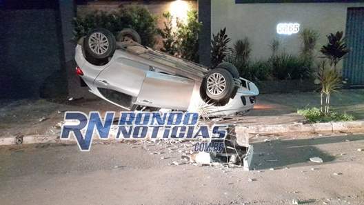 Motorista com suspeita de embriaguez avança preferencial colide e deixa veículo capotado