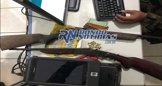 Jovem de 22 anos é preso transportando armas de fogo na zona rural 