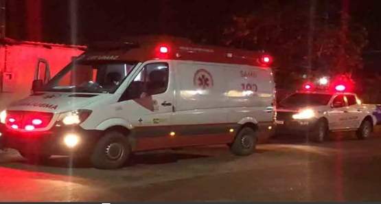 Homem dá tiro acidental na perna, após manusear arma de fogo na capital