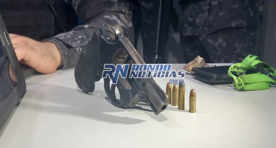 Dupla é presa acusada de porte ilegal de arma de fogo em Porto Velho