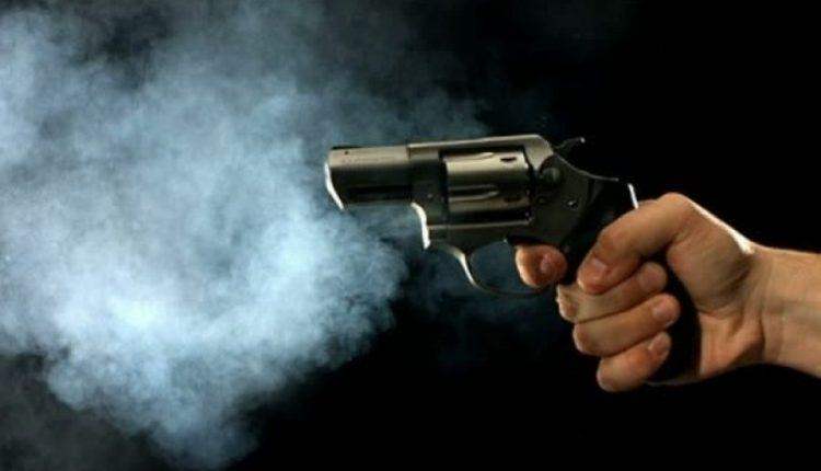 Durante bebedeira com amigos homem faz disparos de arma de fogo