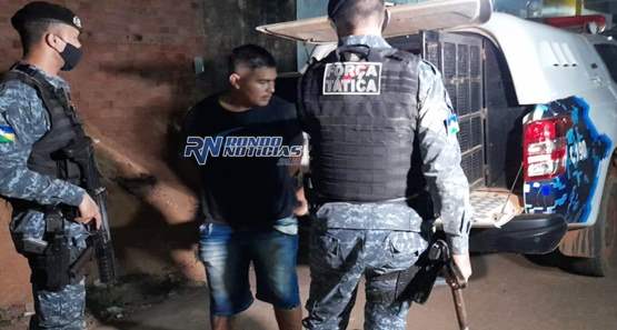 Polícia prende dois homens em atitude suspeita com arma de fogo