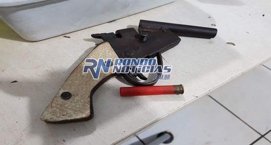 Dupla suspeita de assaltos é presa com arma caseira na zona leste 