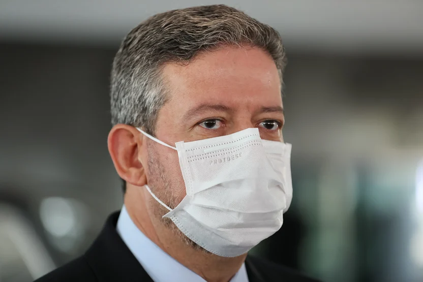 Deputado Arthur Lira pode assumir Presidência da República na ausência de Jair Bolsonaro