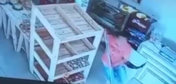 Mulher ataca assaltante com golpes de cabo de vassoura na capital 