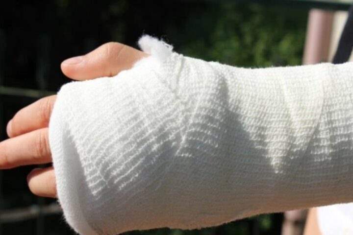 Mulher come o dedo de suposta amante do marido após provocação nas redes sociais